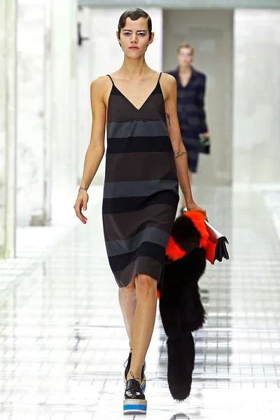 Look 32